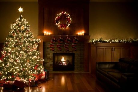 Christmas-Tree-Wreath-and-Garland-Inside-Living-Room.jpg